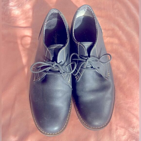 Waylon Nubuck Lace Up Oxford Cub
by Original Penguin; Size 11, Like New! - Picture 15 of 16